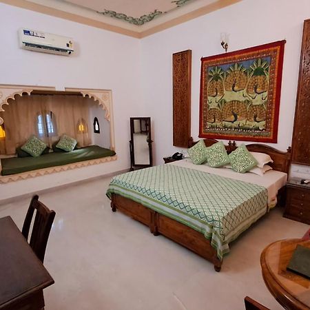 Mahendra Prakash Hotel Udaipur Room photo