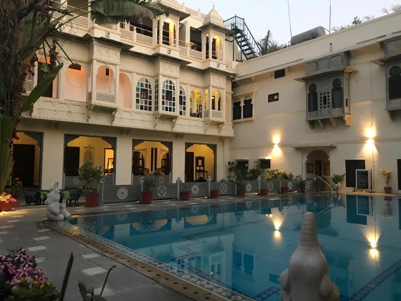 Mahendra Prakash Hotel Udaipur Exterior photo